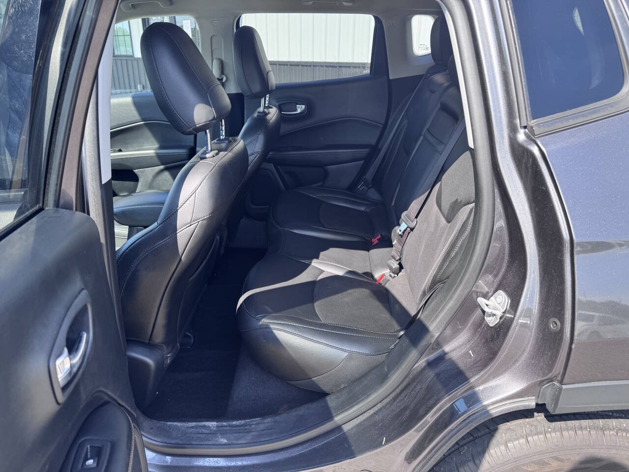 Used 2019 Jeep Compass Latitude AWD/4WD image 17