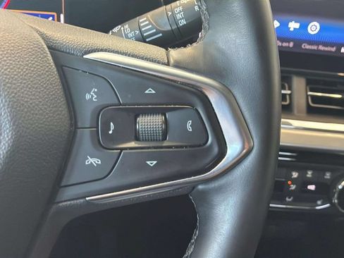 Used 2025 Chevrolet Trax LT w/ LT Convenience Package FWD image 21