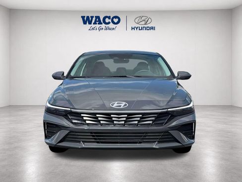 Used 2026 Hyundai Elantra SE FWD image 12