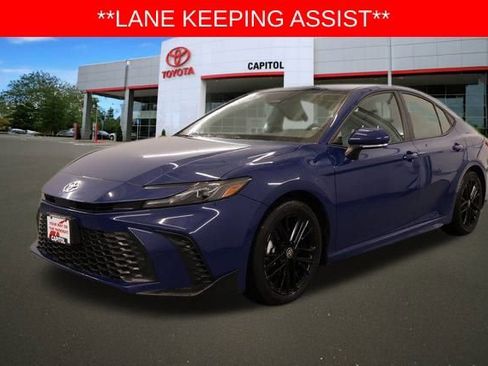 Used 2025 Toyota Camry SE image 8