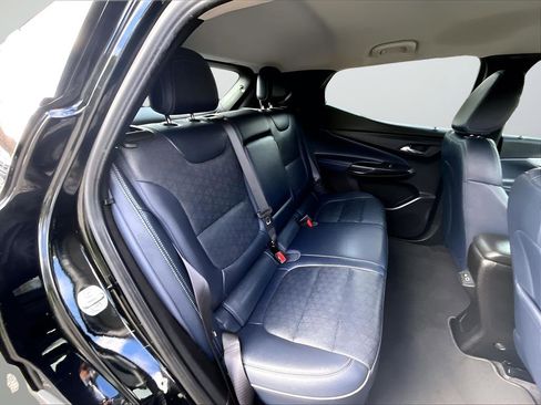 Certified 2022 Chevrolet Bolt EUV LT w/ Convenience Package image 18