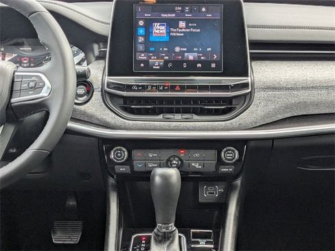 Certified 2025 Jeep Compass Latitude image 17