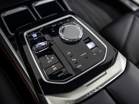 Used 2023 BMW 740i RWD image 34