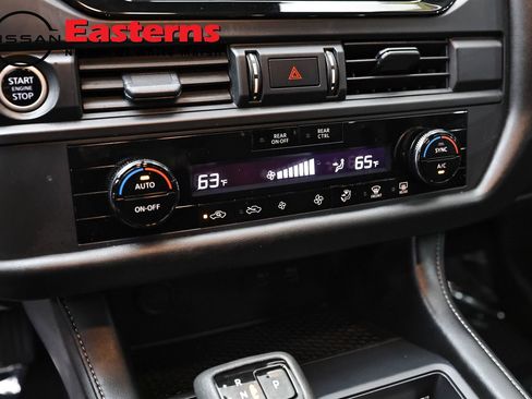 Used 2024 Nissan Pathfinder S AWD/4WD image 19