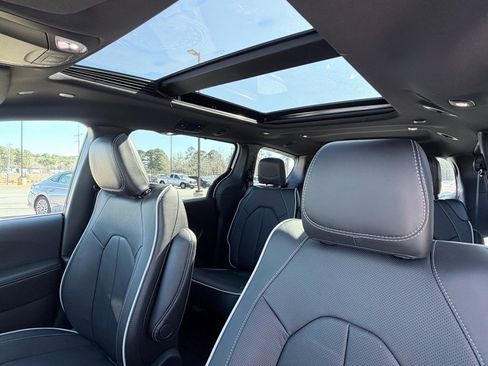 New 2026 Chrysler Pacifica Limited image 13