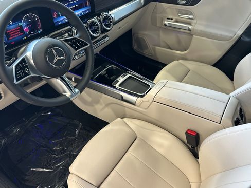 New 2025 Mercedes-Benz GLB 250 image 10