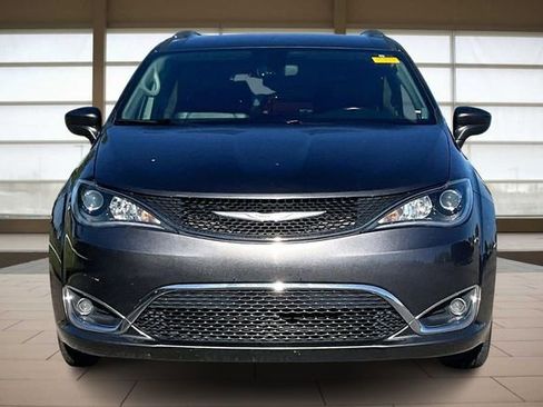 Used 2020 Chrysler Pacifica Touring-L image 3
