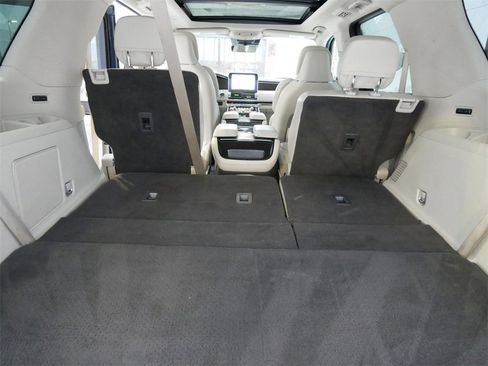 Used 2020 Lincoln Navigator Reserve w/ Luxury Package image 10