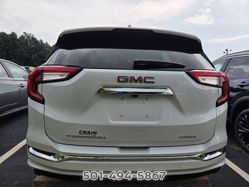 Used 2024 GMC Terrain Denali w/ Denali Premium Package AWD/4WD image 3