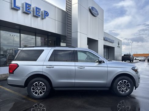 Used 2024 Ford Expedition XLT AWD/4WD image 8