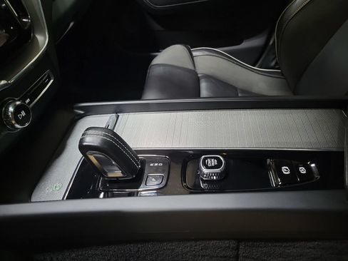Used 2022 Volvo XC60 B6 R-Design w/ Advanced Package AWD/4WD image 20