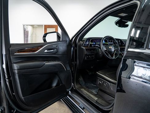 Used 2021 Cadillac Escalade Premium Luxury w/ Driver Assist Tech Package image 31