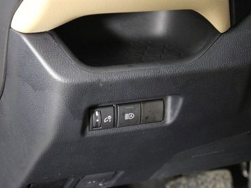 Used 2020 Toyota RAV4 LE image 17