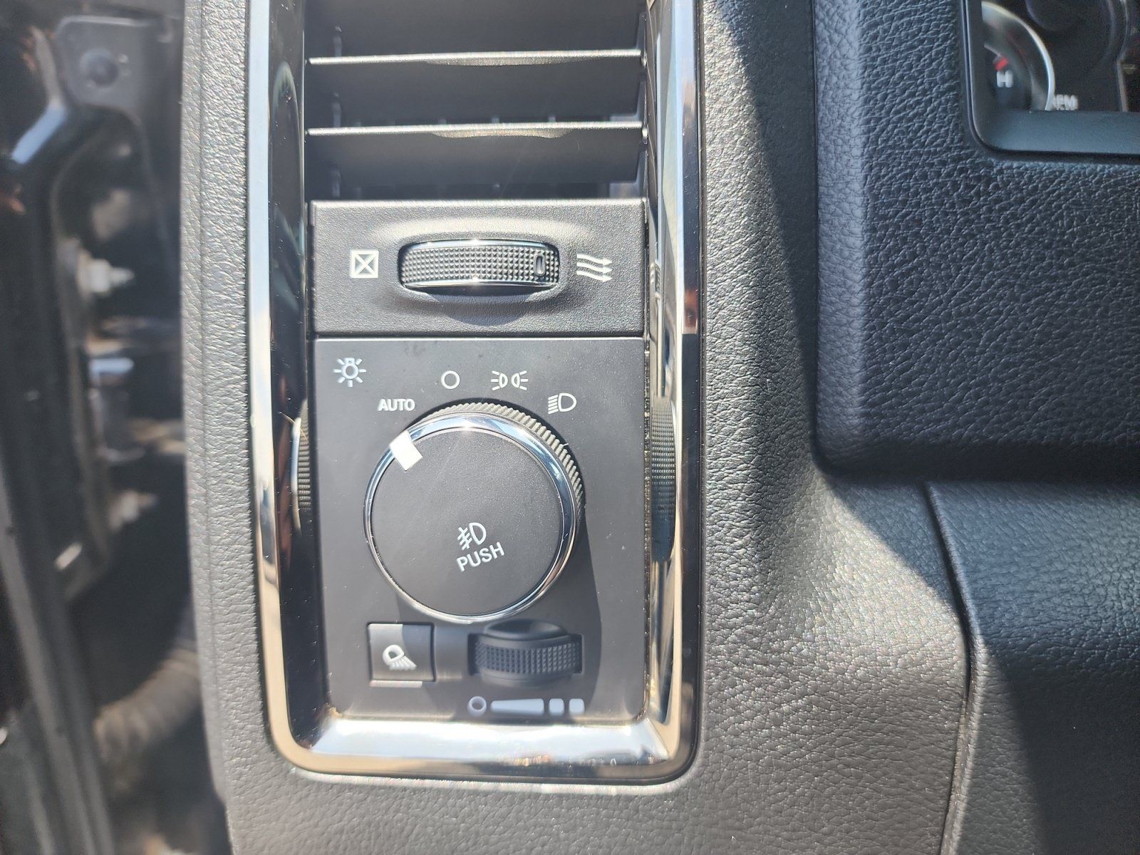 Used 2018 RAM 2500 Laramie w/ Sport Appearance Group AWD/4WD image 16