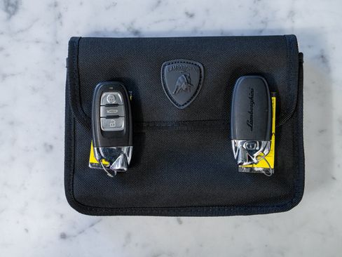 Used 2021 Lamborghini Huracan EVO RWD image 21