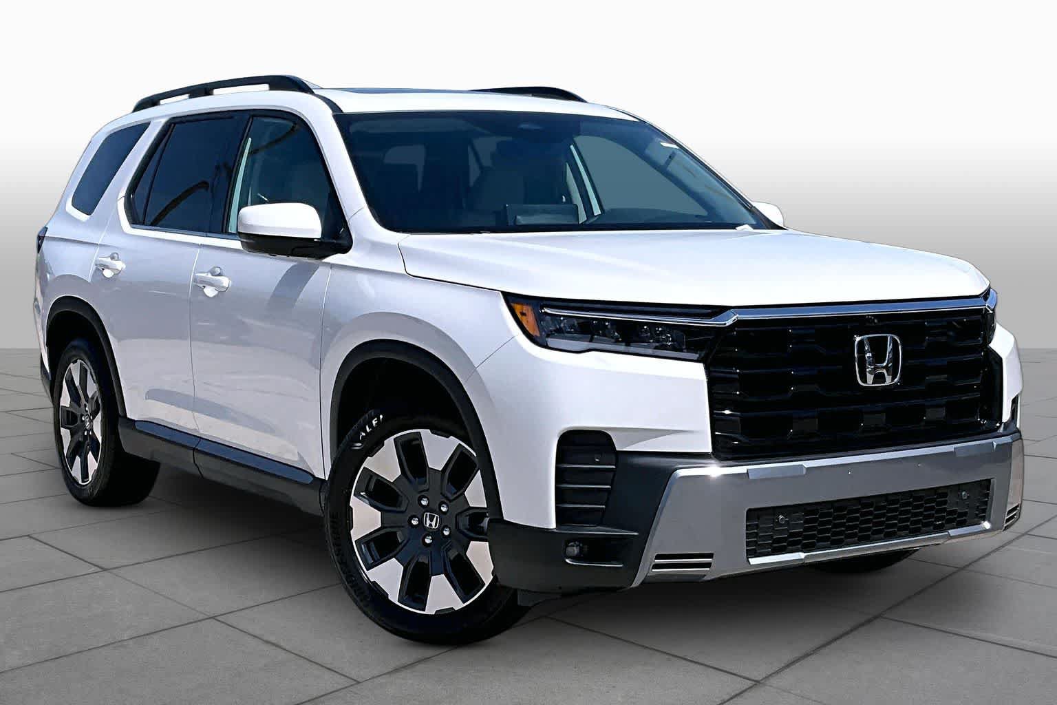 New 2026 Honda Pilot Touring image 2