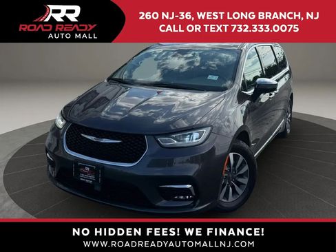Used 2023 Chrysler Pacifica Limited FWD image 1