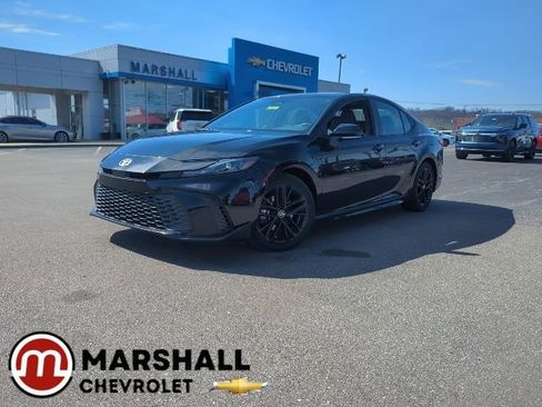 Used 2025 Toyota Camry LE image 1