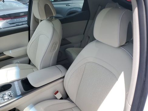Used 2023 Genesis GV60 Advanced AWD/4WD image 12