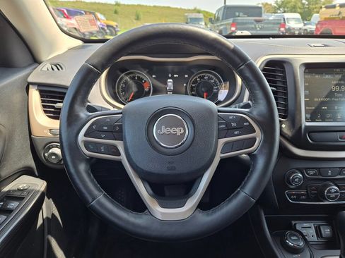 Used 2017 Jeep Cherokee Limited AWD/4WD image 18
