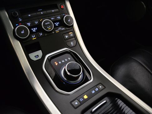 Used 2017 Land Rover Range Rover Evoque SE Premium image 29