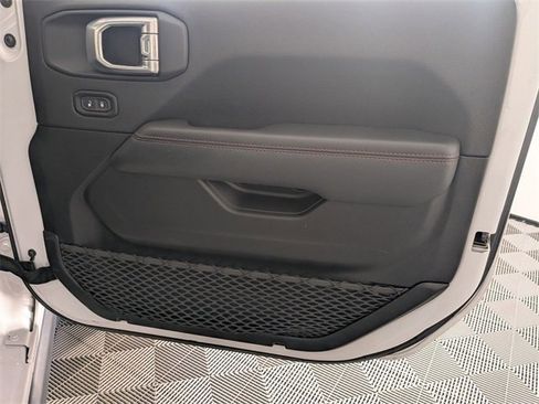 Used 2021 Jeep Wrangler Unlimited Rubicon image 31