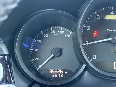 Used 2023 Porsche Macan image 9