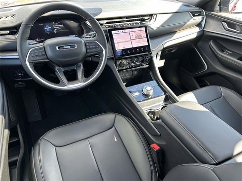 New 2025 Jeep Grand Cherokee Limited image 10