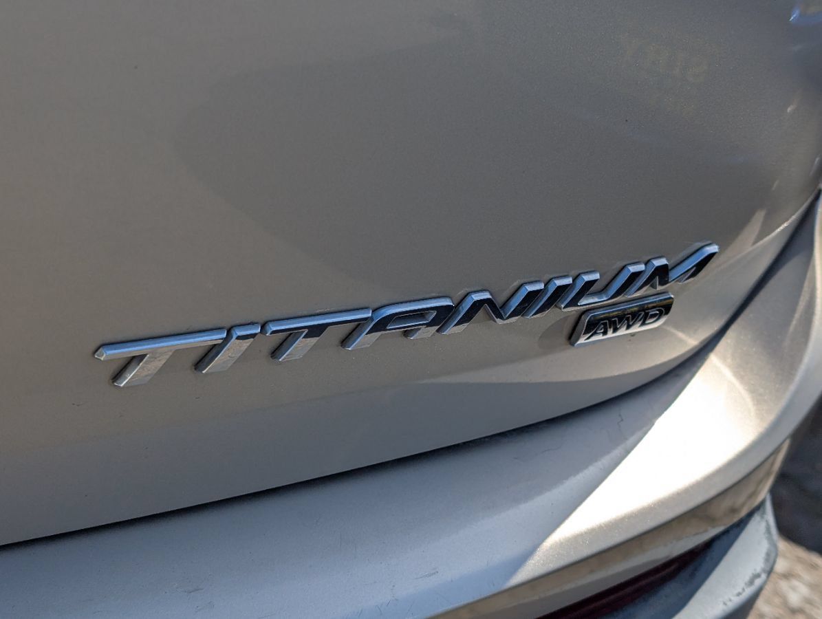 Used 2017 Ford Edge Titanium w/ Equipment Group 301A AWD/4WD image 17