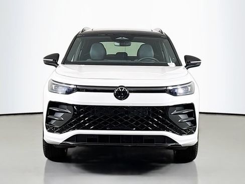 New 2026 Volkswagen Tiguan SE R-Line AWD/4WD image 2