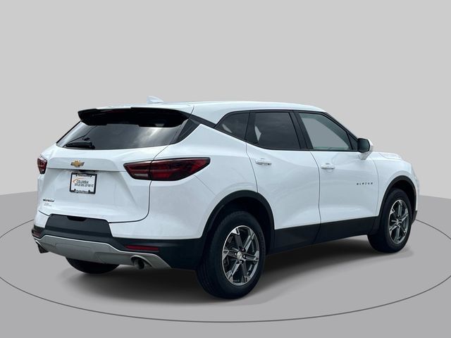 Used 2025 Chevrolet Blazer LT FWD image 4