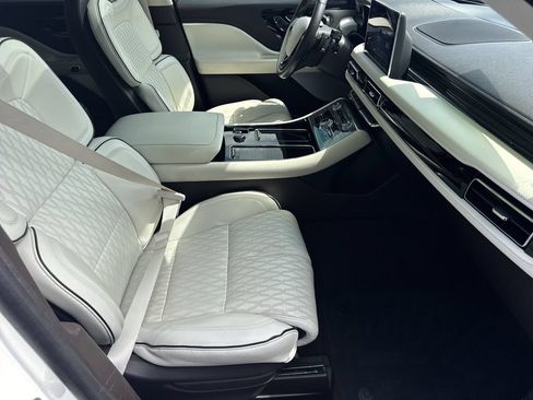 Used 2023 Lincoln Aviator Black Label Grand Touring AWD/4WD image 12
