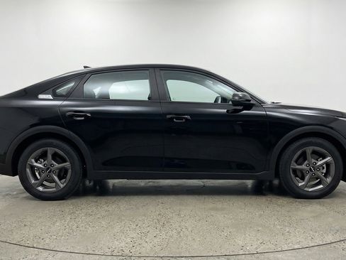Used 2025 Kia K4 FWD image 11