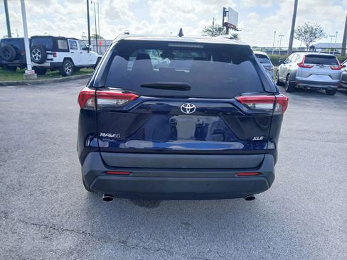 Used 2022 Toyota RAV4 XLE w/ Convenience Package FWD image 5