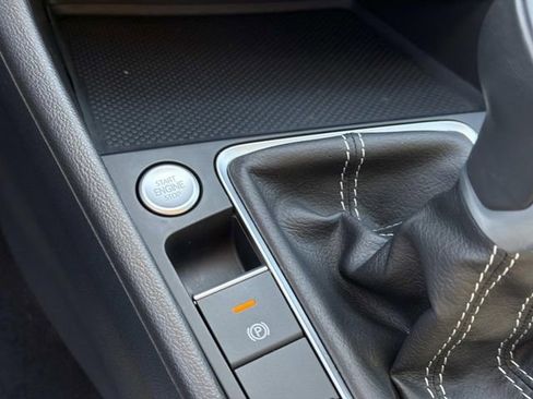 Used 2024 Volkswagen Jetta SE w/ Panoramic Sunroof Package image 27