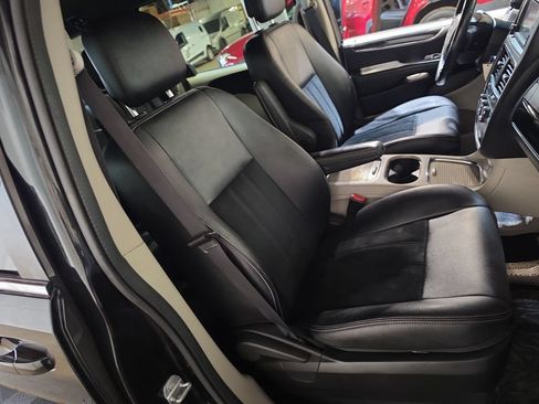 Used 2018 Dodge Grand Caravan SXT FWD image 25