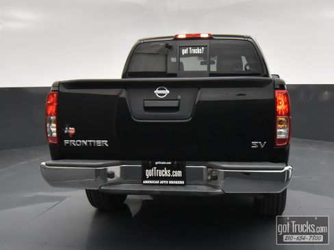 Used 2020 Nissan Frontier SV image 5
