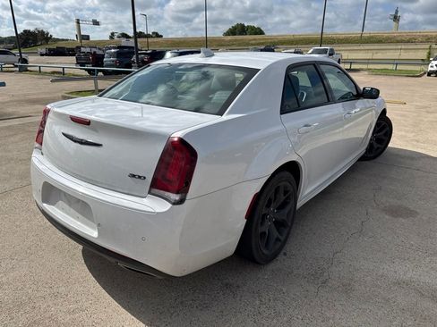 Used 2022 Chrysler 300 Touring L RWD image 11