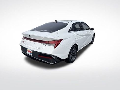 Certified 2025 Hyundai Elantra SEL w/ Cargo Package image 5