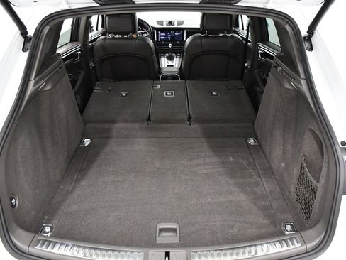 Used 2021 Porsche Macan image 23