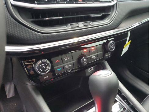 New 2026 Jeep Compass Latitude AWD/4WD image 16