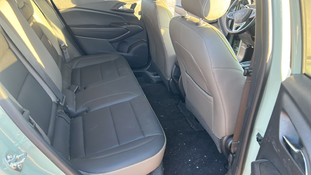 Used 2025 Chevrolet Trax ACTIV w/ Driver Confidence Package FWD image 16