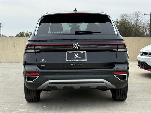 New 2026 Volkswagen Taos SE image 10