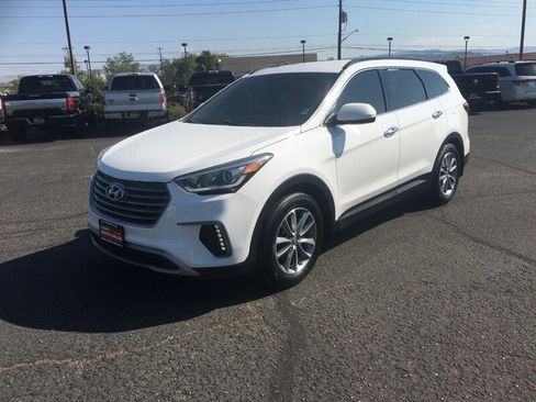 Used 2017 Hyundai Santa Fe SE image 1