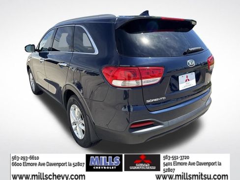 Used 2017 Kia Sorento FWD w/ LX Convenience Package image 3