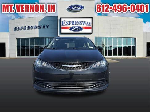 Used 2020 Chrysler Voyager Lxi FWD image 3
