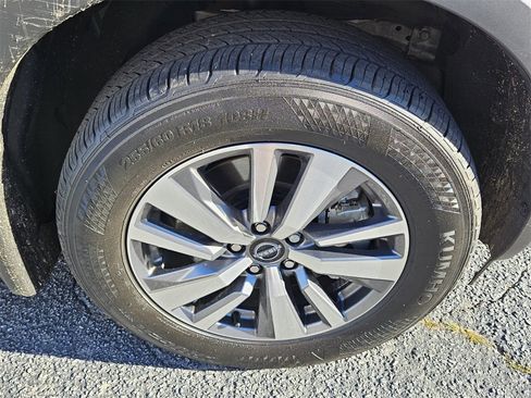 Used 2025 Nissan Pathfinder SL image 14