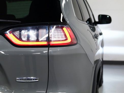 Used 2019 Jeep Cherokee Latitude Plus w/ Cold Weather Group image 13