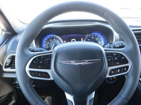 Used 2025 Chrysler Pacifica Select FWD image 20