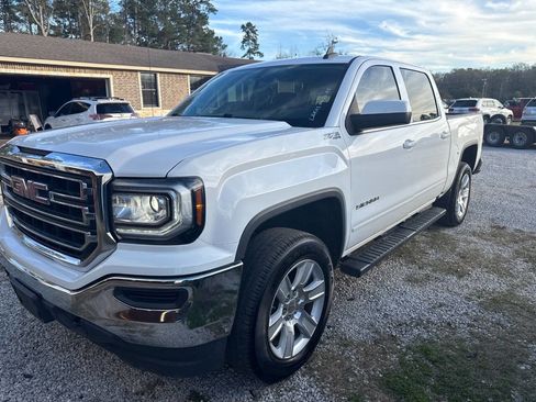 Used 2018 GMC Sierra 1500 SLE w/ Suspension Package, Off-Road image 2